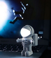 Настольная USB лампа для ноутбука Космонавт